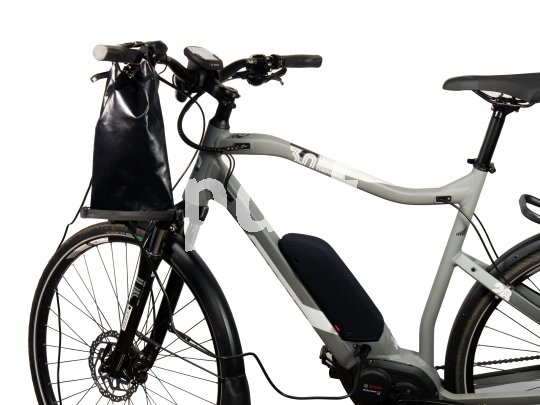 Die "Charger Bag" ist eine regen- und schmutzresistente Ladegerät-Tasche. Sie erleichtert das Akkuladen an öffentlichen Ladestationen, die selten überdacht sind (Hersteller: Fahrer Berlin).