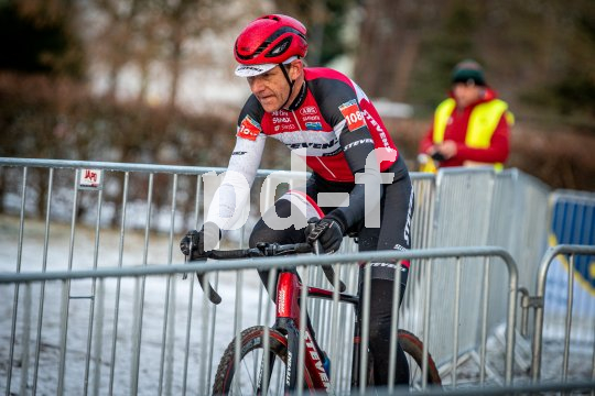 Cyclocross ist der Wintersport für Rennrad-Fans. Schnee ist dafür nicht unbedingt nötig, Schlamm und Regen auch nicht - aber irgendwas davon ist eigentlich immer dabei.