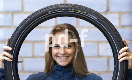 Speziell für die deutliche höhere Belastung an E-Bikes und E-Lastenrädern werden verschleißfeste Reifen angeboten, deren stärkere Karkassen die Pannenanfälligkeit minimieren.