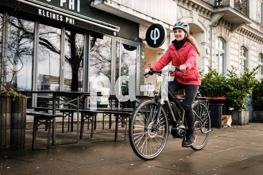 Ein Trekkingrad mit Bosch-Motor gibt es beim Hamburger Hersteller Stevens nun auch schon für zweitausend Euro.
