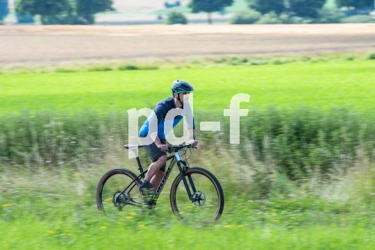Wie bei allen sportlichen Betätigungen sorgt angemessene Kleidung auch beim Radfahren für ein gutes Körperklima.