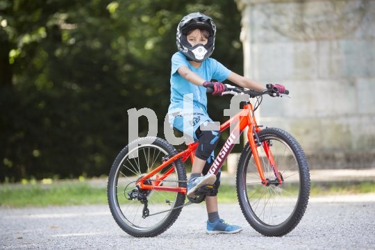 Ob im Bikepark, auf Trails oder Schotterpisten: Spezielle MTBs machen Kindern Spaß und steigern die Lust aufs Radfahren.