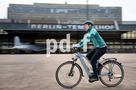 Das "Trekking W Linkage Type" des Markenvertriebs Messingschlager ist das Trekkingrad aus der "Premium E-Bike Solutions" genannten, konfigurierbare E-Bike-Flotte. Zielgruppe sind nicht Endverbraucher, sondern Firmen oder Radverleiher; Herzstück der Räder ist immer ein Motor von Brose aus Berlin.