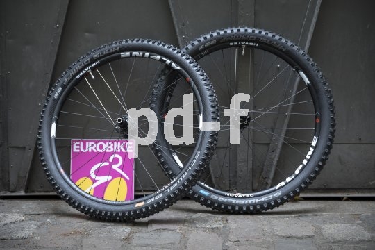 Auf der Eurobike 2018 präsentierte Nabenspezialist Novatec auch komplette Laufradsätze. Das Modell Alpine richtet sich an Enduro-Mountainbiker und ist somit vorbereitet auf harte Einschläge.