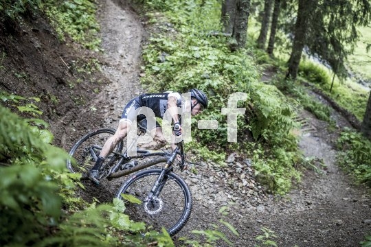 Schmale Trails mit reichlich Steigung forden volle Konzentration. Wenn der Rhytmus stimmt ist das Genuss pur.