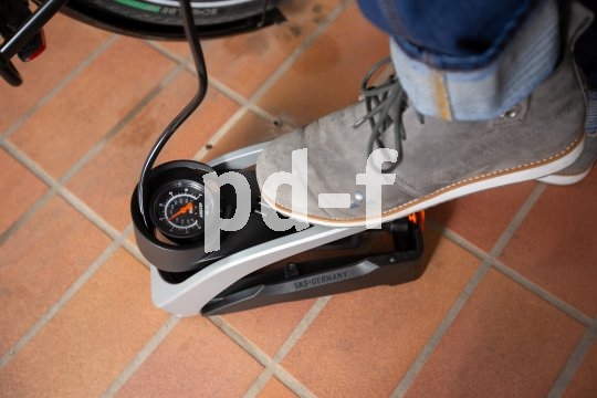 Frische Luft für´s Bike - eine gute Radabstellanlage hat auch Platz für eine ortsfeste Luftpumpe.