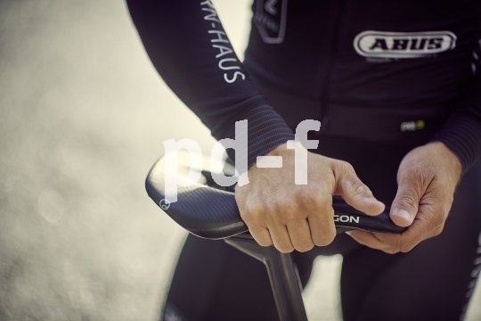 Sattelaussparungen vermindern Druckschmerzen in besonders empfindlichen Bereichen. Den engen Kontakt zwischen Podex und Fahrrad sollen sie nicht verhindern.