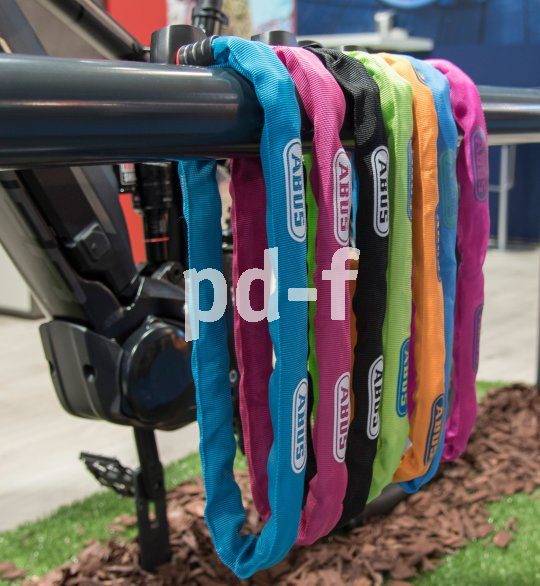 Je beliebter das Fahrrad im Allgemeinen und das eigene im Besonderen, desto wichtiger ist ein gutes Schloss. Und wenn es auch noch farblich passt...