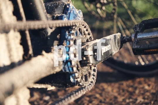 Wenn der Riemenantrieb verschmutzt ist, einfach mit Wasser abspülen, fertig.