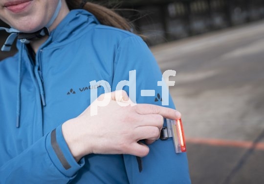 Variabel zu befestigende Rücklichter sind oft auch an der Kleidung anzubringen - ein zusätzlicher Sicherheitsgewinn.