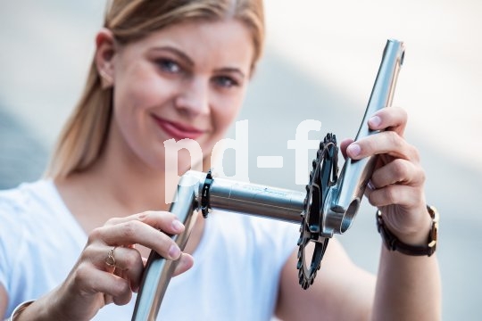 Eine Tretkurbel aus Titan sieht nicht nur edel aus, sie ist auch leicht und lange haltbar.