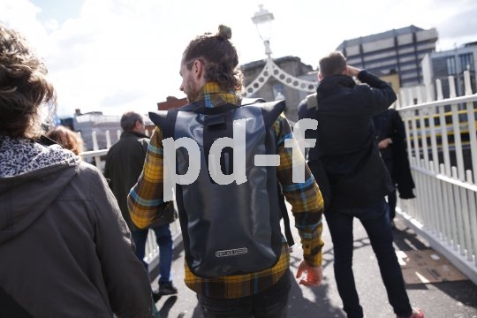 Die Bildunterschrift wird in Bälde eingefügt. Sie können uns aber gern auch per E-Mail oder Telefon kontaktieren, wir helfen gerne weiter.