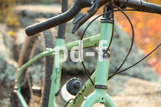 Schlanker Rennrad-Schick und derber Mountainbike-Charme gehen beim Gravelbike eine harmonische Verbindung ein.