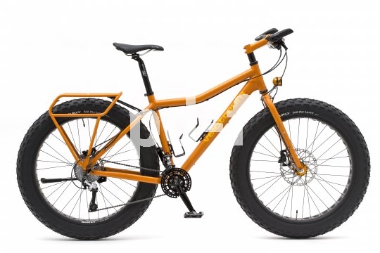 Ein neuer Trend sind die sogenannten Fatbikes. Mit ihren superbreiten Reifen kommen sie überall durch, ob Tiefschnee oder Wüstensand.