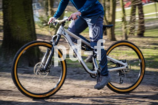 Die Bildunterschrift wird in Bälde eingefügt. Sie können uns aber gern auch per E-Mail oder Telefon kontaktieren, wir helfen gerne weiter.