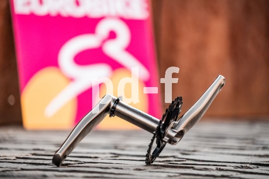 Die Titan-Tretkurbel "Eewings" von Cane Creek ist edel, leicht und insbesondere auch im harten Mountainbike-Einsatz länger haltbar als ihre Pendants aus Carbon.