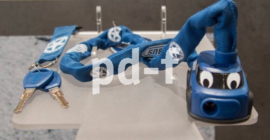 Je beliebter das Fahrrad im Allgemeinen und das eigene im Besonderen, desto wichtiger ist ein gutes Schloss. Und wenn es auch noch so freundlich schaut...