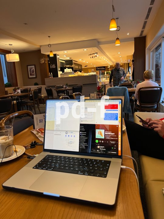 Mit dem Laptop als zentralem Werkzeug lässt sich fast überall arbeiten. Entferungen spielen im Internet schließlich keine Rolle.