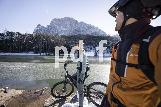 Mit der richtigen Bekleidung sind Fahrradtouren auch im Winter ein großes Vergnügen.