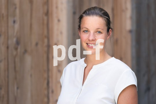 Porträt von Lisa Fiedler.