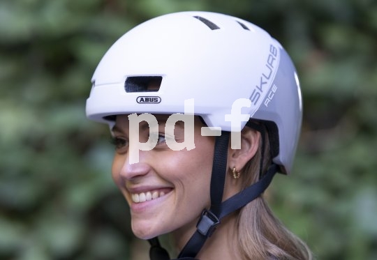Besonders belastbar und zunehmend beliebt sind Fahrradhelme in Skater-Form. Die aktuelle Interpretation dieses Trends beim Hersteller Abus heißt "Skurb" und ist ab Frühjahr 2021 erhältlich.