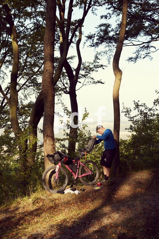 Grundregel für einen Abenteuer-Radfahrer: Keine Sachen hinterlassen und auch den Müll wieder einpacken.