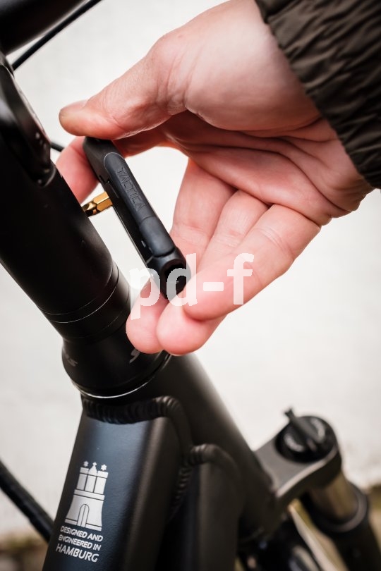 Das handliche Multitool "Fang" vom Hersteller Knog erlaubt kleine Einstellungen und Reparaturen unterwegs und passt an den Schlüsselbund.