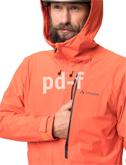 Vaudes "Comyou" ist eine Regenjacke, die zuverlässigen Wetterschutz beim Radfahren bietet.