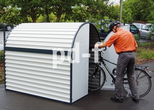 Was ist besser als eine Parkbox? Ganz klar, eine Doppel-Parkbox natürlich, in der der komplette Fuhrpark untergebracht werden kann.