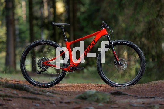 Hersteller Ghost hat ein neues Geometriekonzept namens "Super Fit" entwickelt, das für besonders komfortabel und passgenaue Bikes sorgen soll: Hier das "Nirwana Tour Advanced" für den täglichen Sport und die Wochenendtour.