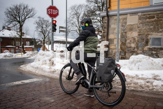 Die richtige Kleidung und geeignete Reifen - das sind die zentralen Faktoren des Radfahrens im Winter.
