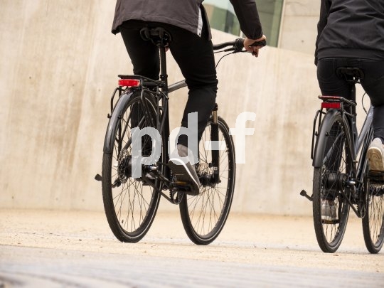 Wer im Alltag mit dem Fahrrad unterwegs ist, weiß die Wartungsfreiheit und die sauberen Hosenbeine zu schätzen, die eine Entscheidung für einen Riemenantrieb mit sich bringt.
