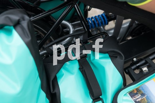 Liegeradspezialist HP Velotechnik bietet ausgefeilte Lösungen für den Gepäcktransport an seinen Trikes an. Packtaschen jeder Größe finden damit schwerpunktgünstig Platz hinter und unter dem Sitz.