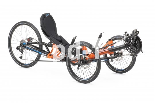 Mit dem Einzug der elektrischen Tretunterstützung in die Fahrradwelt werden mehrspurige Radkonzepte immer interessanter. Das gilt auch für Liegedreiräder wie dieses Modell von HP Velotechnik.