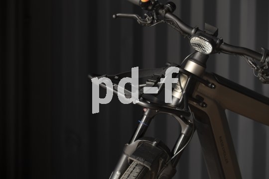 Damit sich nichts ungewollt davonmachen kann, sind Spannbänder die ideale Ergänzung jedes Gepäckträgers. Dieses hat eine Steckschließe und lässt sich in der Länge anpassen.