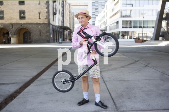 Der Vorbau des "Joker" von Puky lässt sich für den Transport oder zum Unterbringen des sportlichen Gefährtes einfach umklappen.