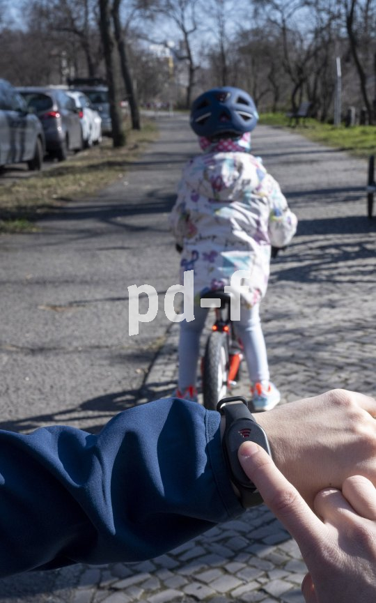 Kinder im Laufradalter haben noch keinen Überblick für ihr Umfeld. Da ist es oft wünschenswert, eine ferngesteuerte Bremse an Bord zu wissen. "Mystopy" ist für Laufräder von Puky konzipiert und wird drahtlos ausgelöst.