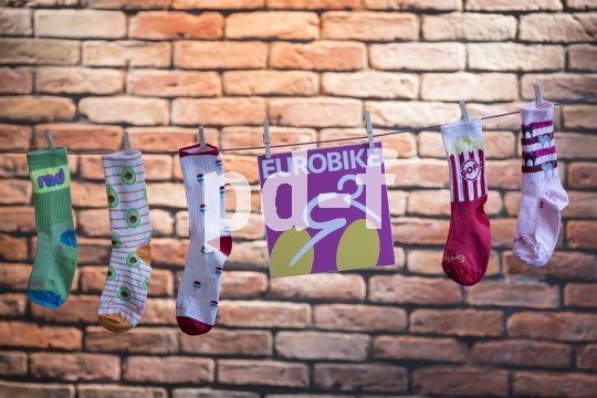 Vorbei die Zeit der schnöden Kleider: Das vielgestaltige Angebot des Sportstrumpfherstellers Sockguy ist seit der Eurobike 2018 auch im deutschen Fachhandel erhältlich.