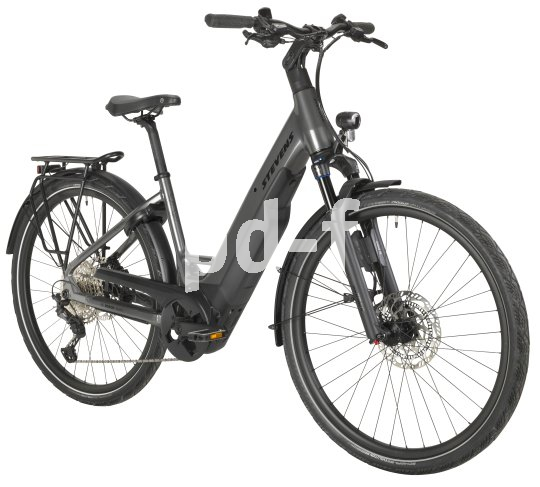 Ein schwarzes E-Bike vor weißem Hintergrund.