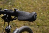Detailaufnahme eines Lenkergriffes.