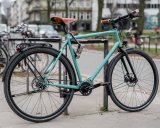 Fahrrad an Fahrradparker angeschlossen 