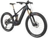 Freisteller schwarzes E-Mountainbike schrägansicht