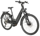 Ein schwarzes E-Bike vor weißem Hintergrund.